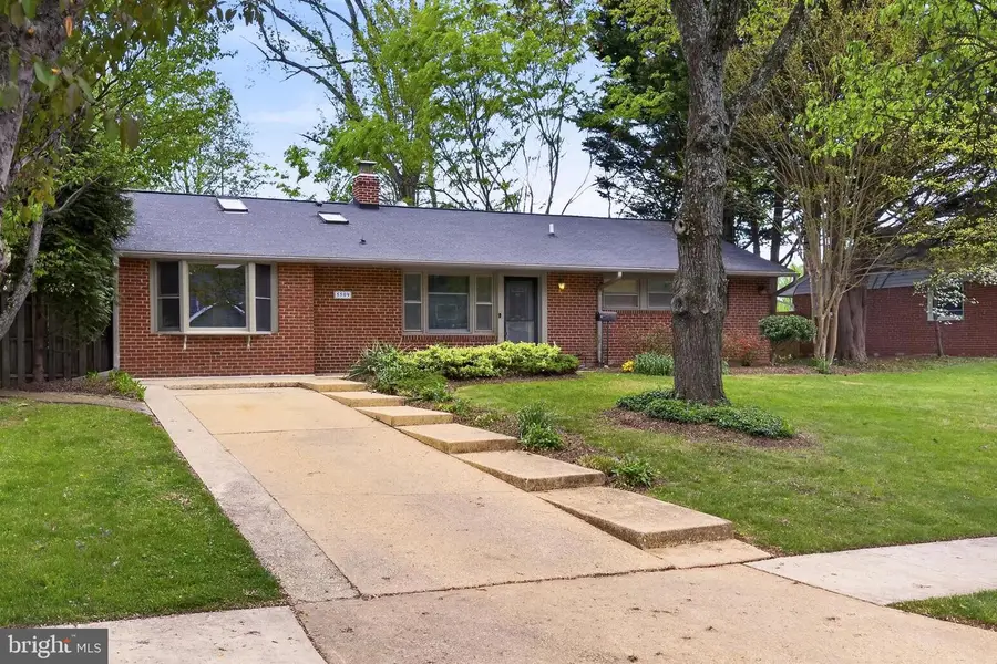 5509 Inverchapel Rd, Springfield, VA 22151 - #2