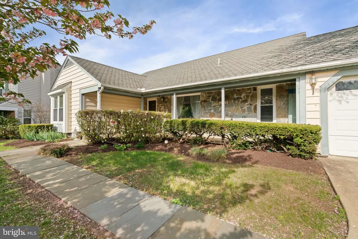 5406 Clubside Ln, Centreville, VA 20120 - #1