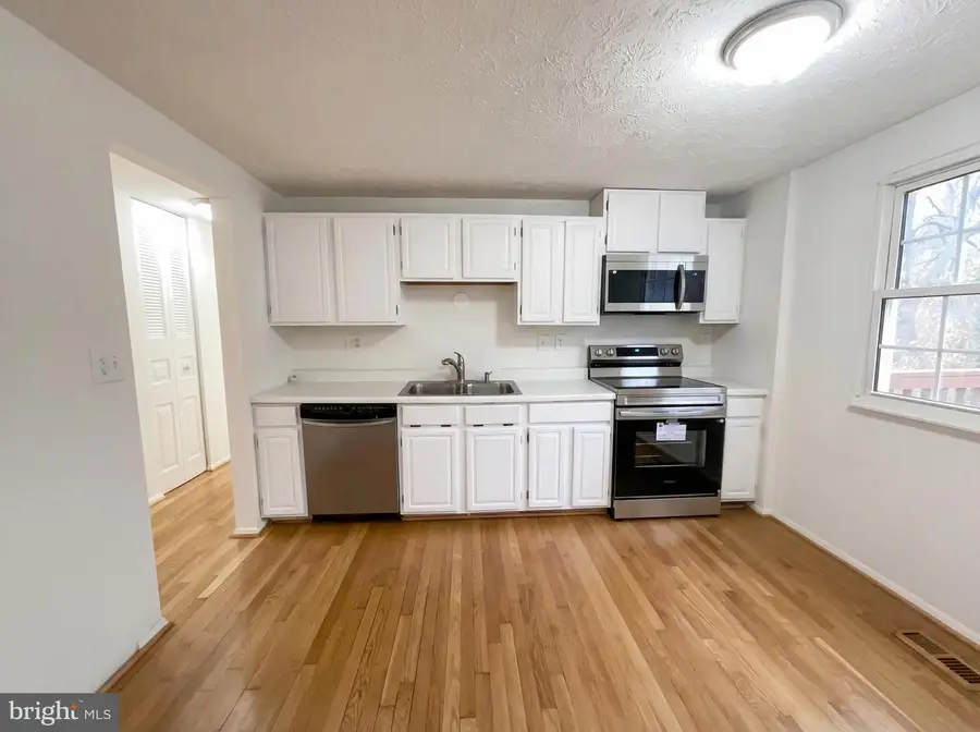 10911 Santa Clara Dr, Fairfax, VA 22030 - #2