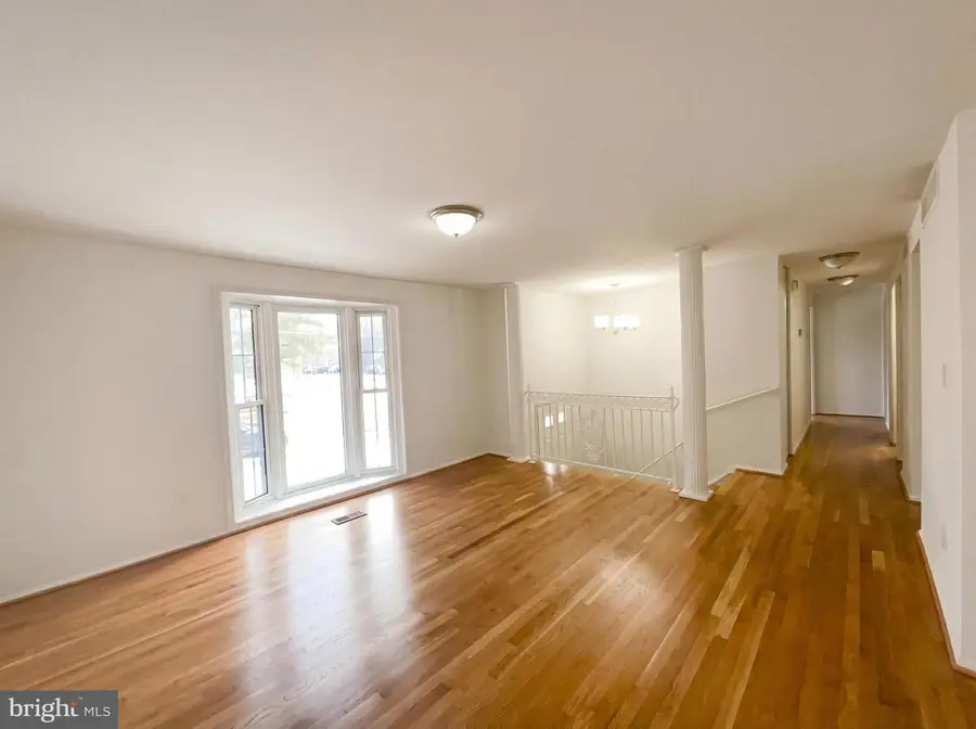 10911 Santa Clara Dr, Fairfax, VA 22030 - #3