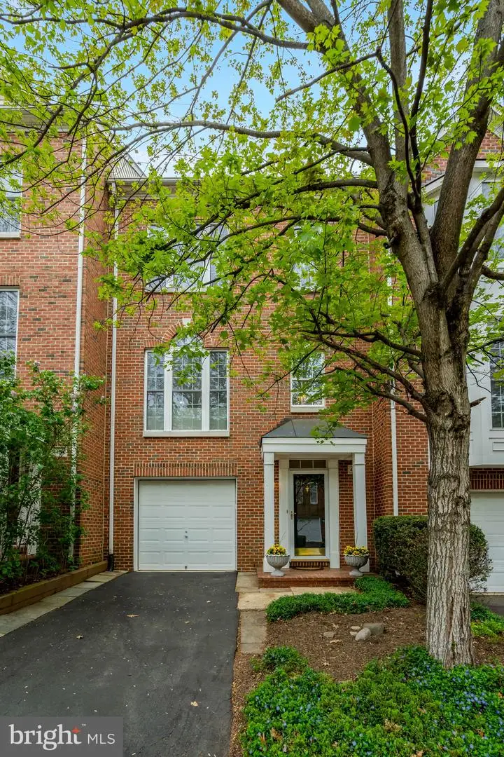 4182 Lower Park Dr, Fairfax, VA 22030 - #2