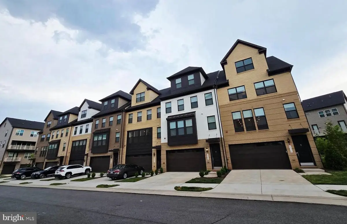 4975 Longmire Way, Chantilly, VA 20151 - #1