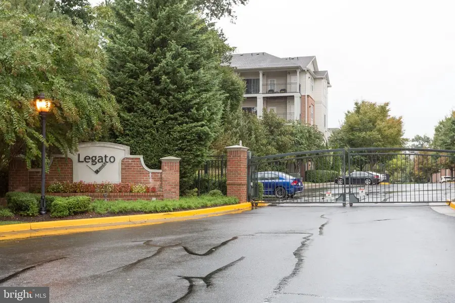 12112 Garden Grove Cir #301, Fairfax, VA 22030 - #2