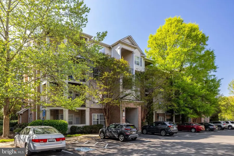 12112 Garden Grove Cir #301, Fairfax, VA 22030 - #3