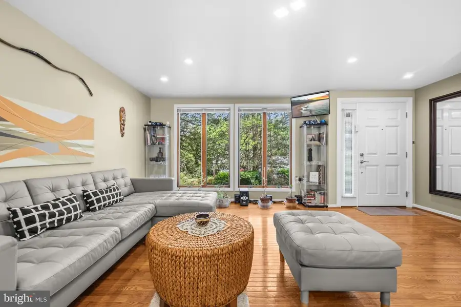 10929 Howland Dr, Reston, VA 20191 - #2