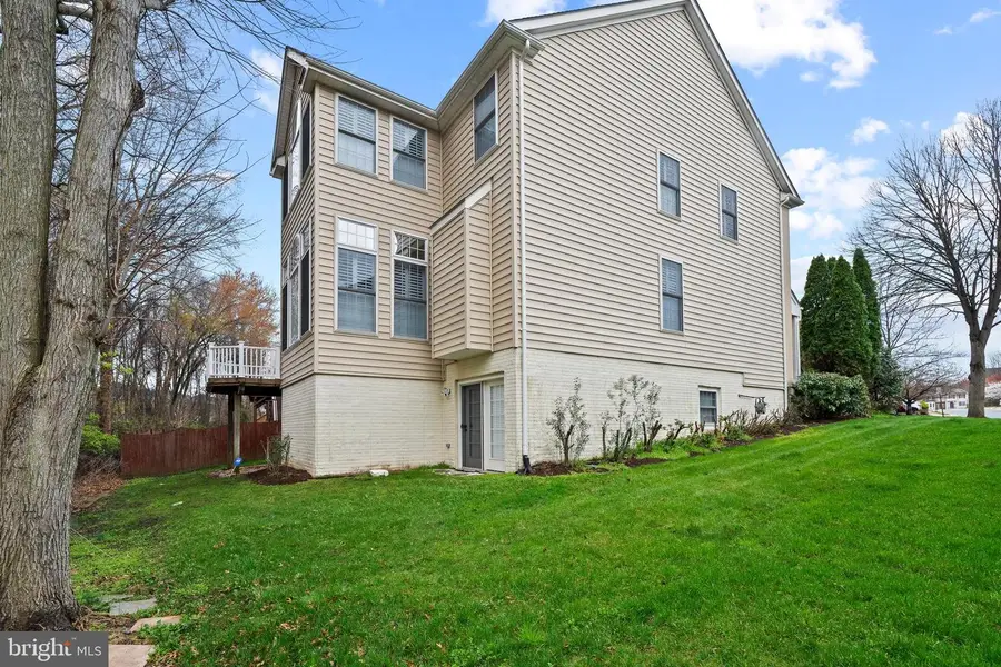 3943 Highland Oaks Dr, Fairfax, VA 22033 - #3