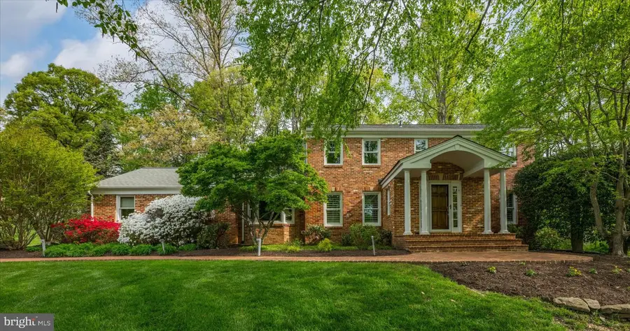 7908 Foxhound Rd, McLean, VA 22102 - #2