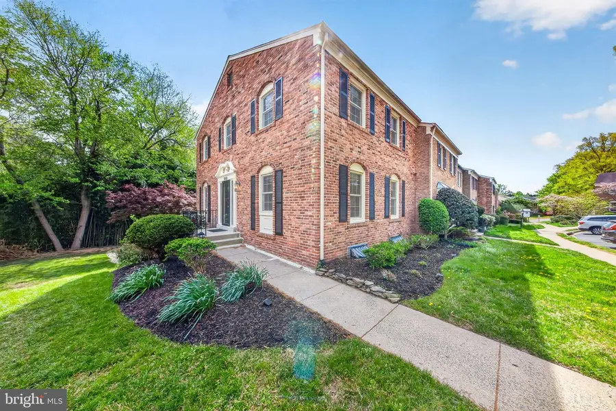 9261 Bailey Ln, Fairfax, VA 22031 - #2