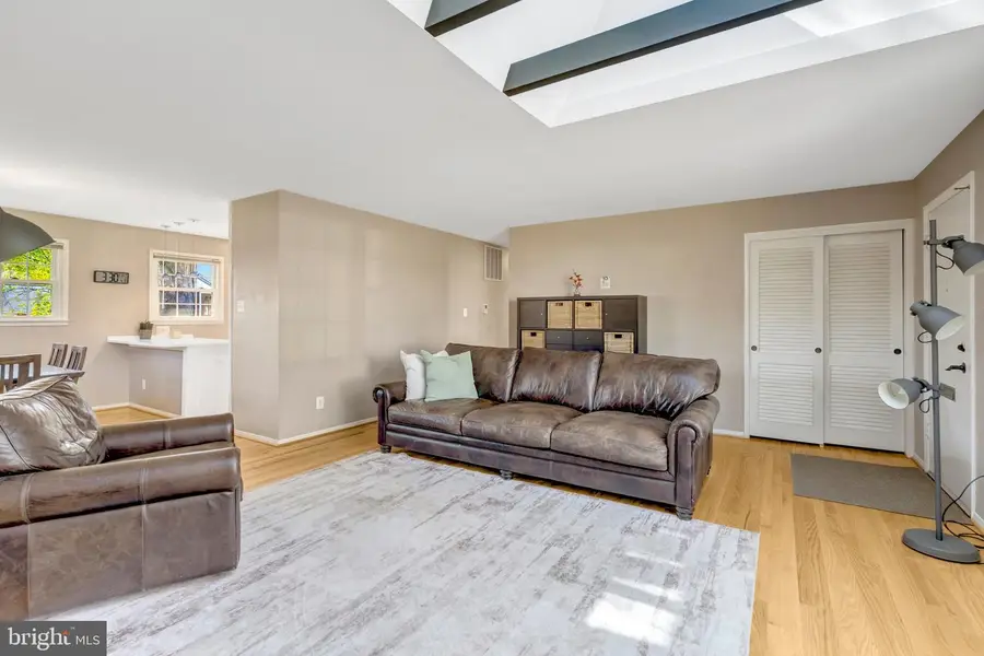 5230 Oldcastle Ln, Springfield, VA 22151 - #3