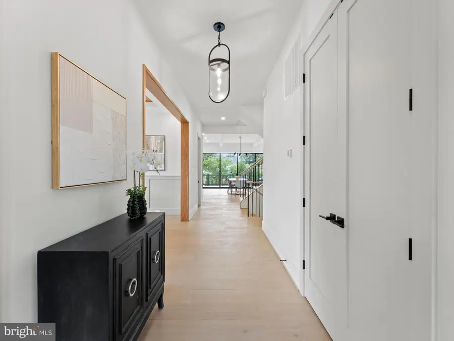 107 Yeonas Dr Se, Vienna, VA 22180 - #2