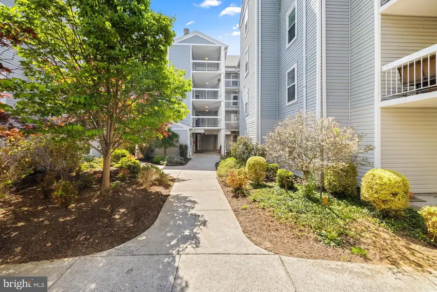 3179 Summit Square Dr #2-c4, Oakton, VA 22124 - #2