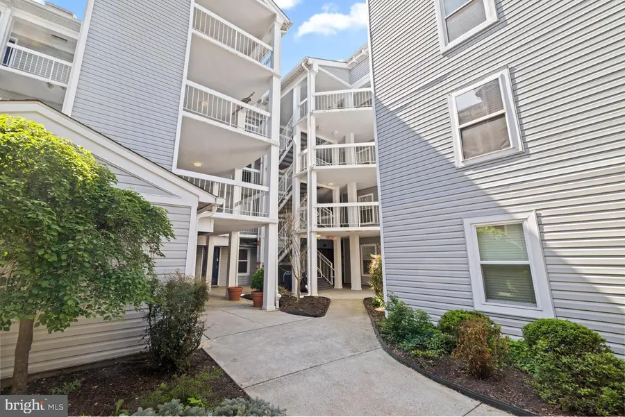 3179 Summit Square Dr #2-c4, Oakton, VA 22124 - #3