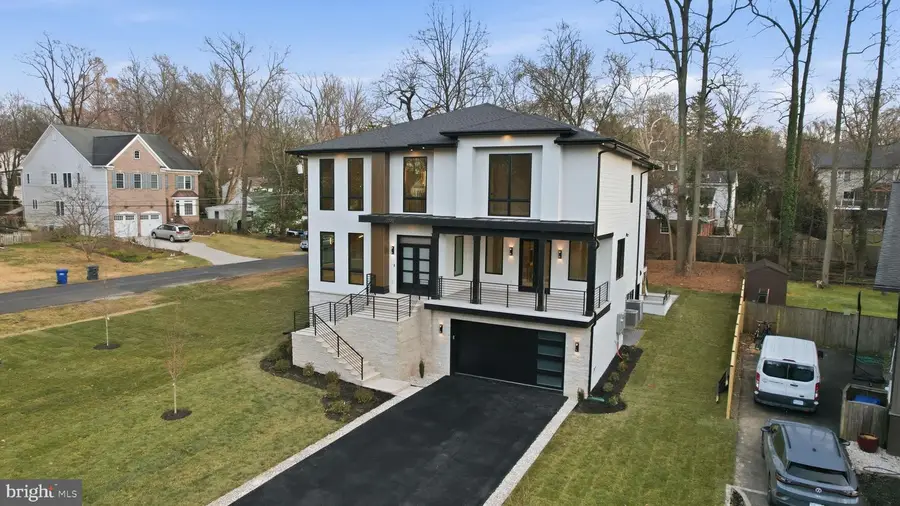 6913 Berkeley St, Falls Church, VA 22043 - #3