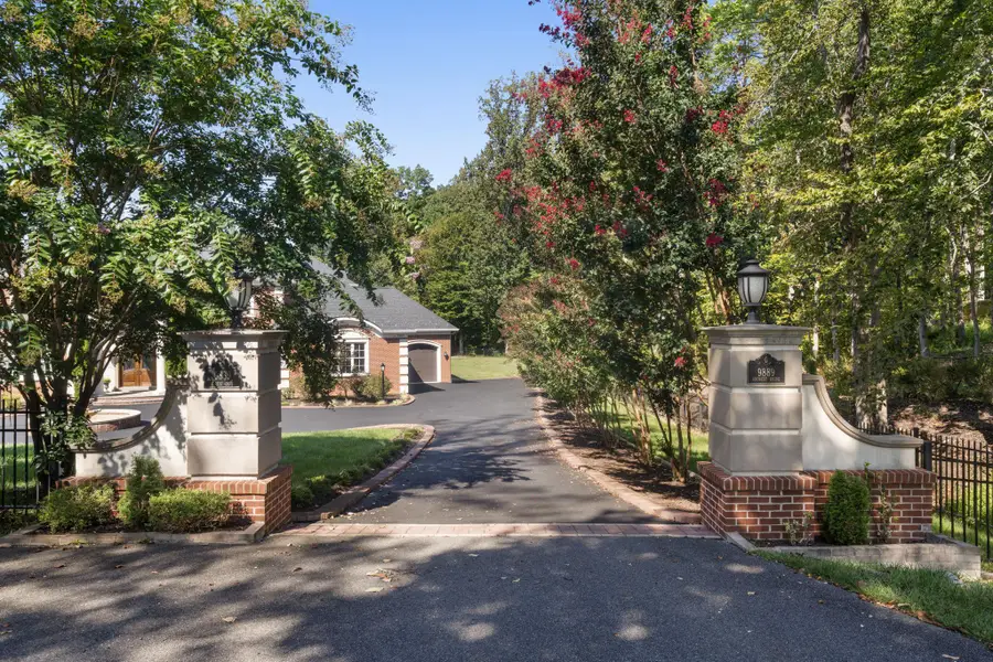 9889 Oxcrest Dr, Fairfax Station, VA 22039 - #2