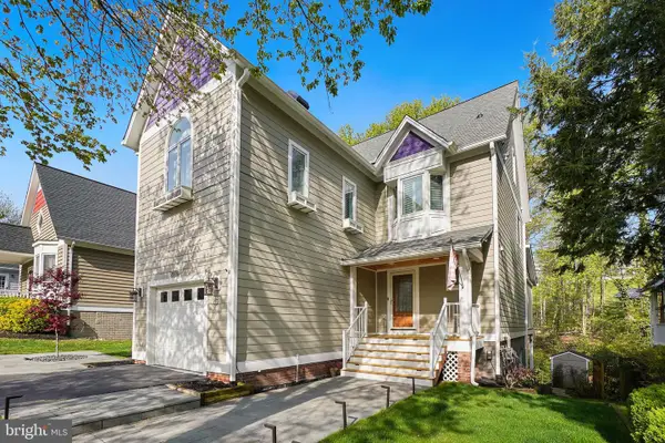 2004 Swan Ter, ALEXANDRIA, VA 22307