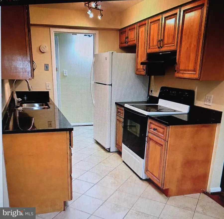 2226 Castle Rock Sq #1b, Reston, VA 20191 - #3