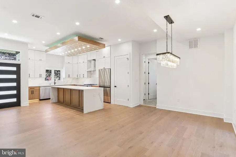 5419 Kempsville St, Springfield, VA 22151 - #3