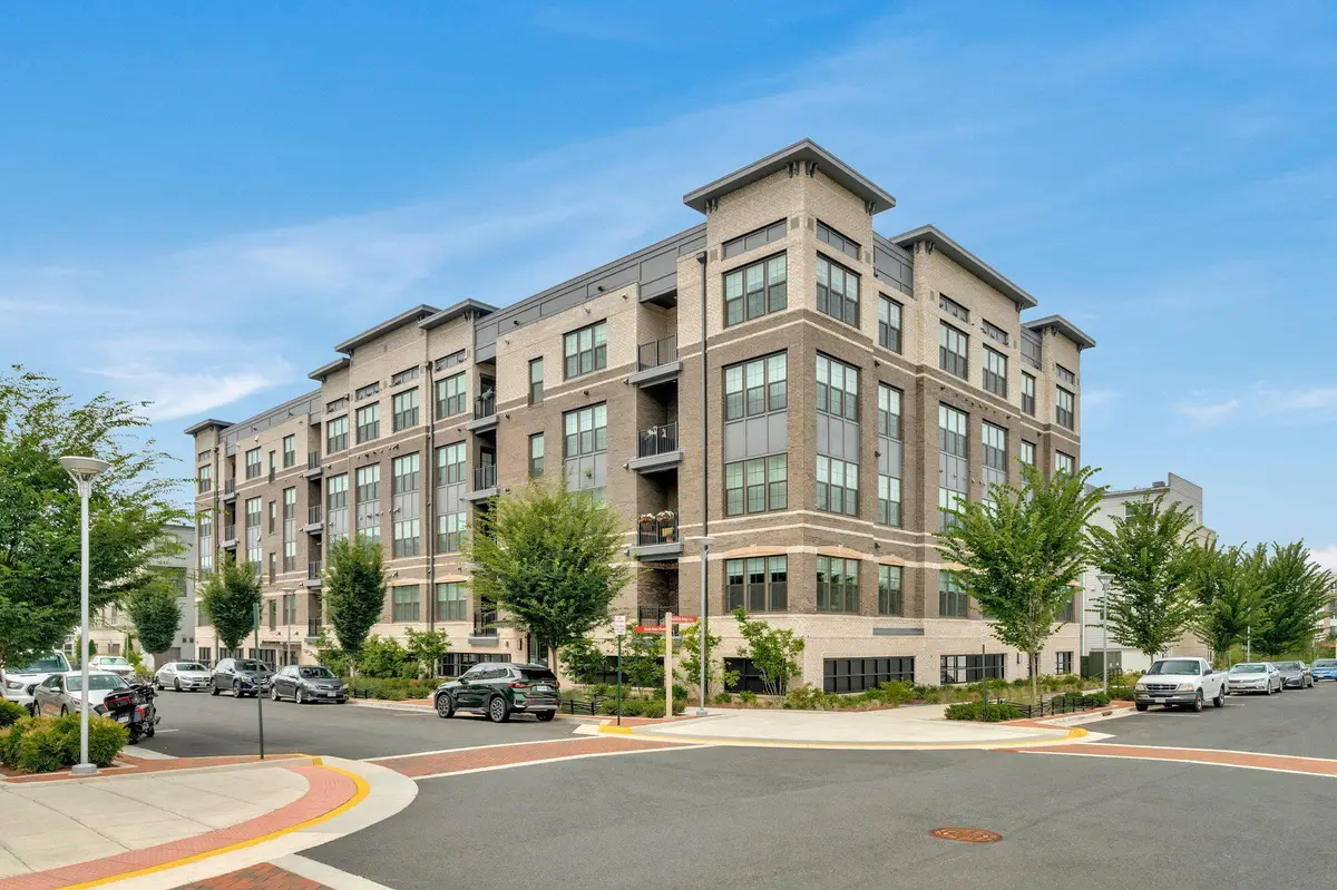 2320 Field Point Rd #4-102, Herndon, VA 20171 - #1
