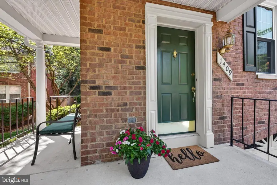 1409 Park Garden Ln, Reston, VA 20194 - #3