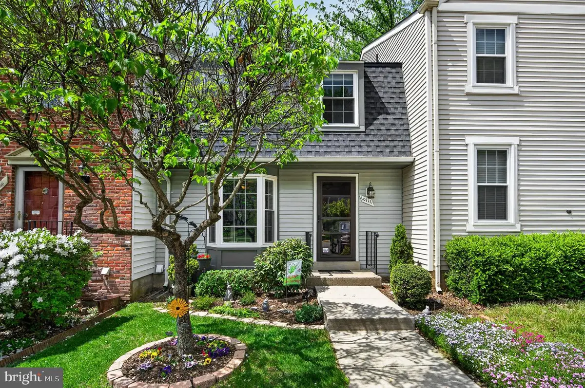 10111 Chestnut Wood Ln, Burke, VA 22015 - #1