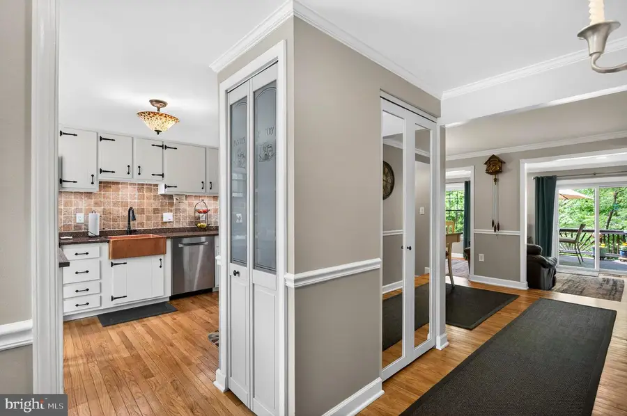 10111 Chestnut Wood Ln, Burke, VA 22015 - #3