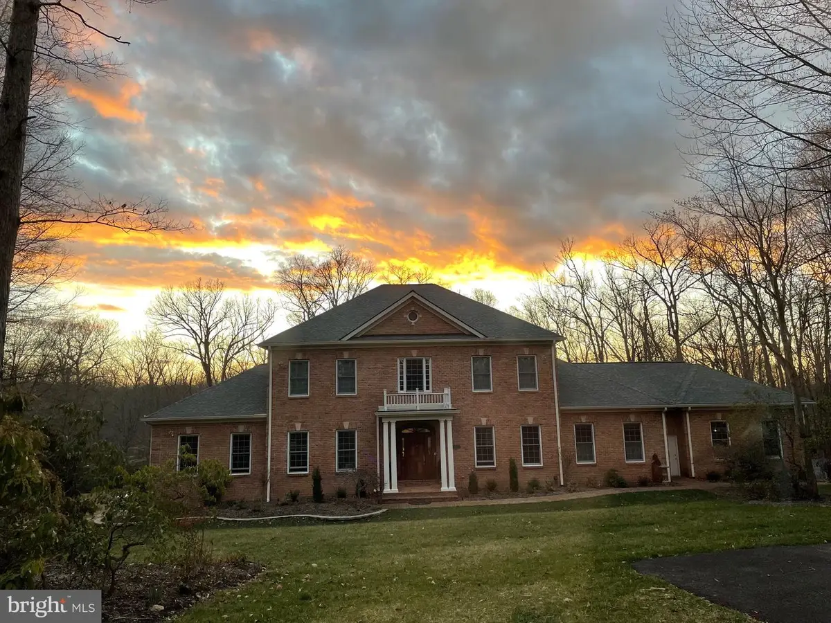 12820 Dunvegan Dr, Clifton, VA 20124 - #1