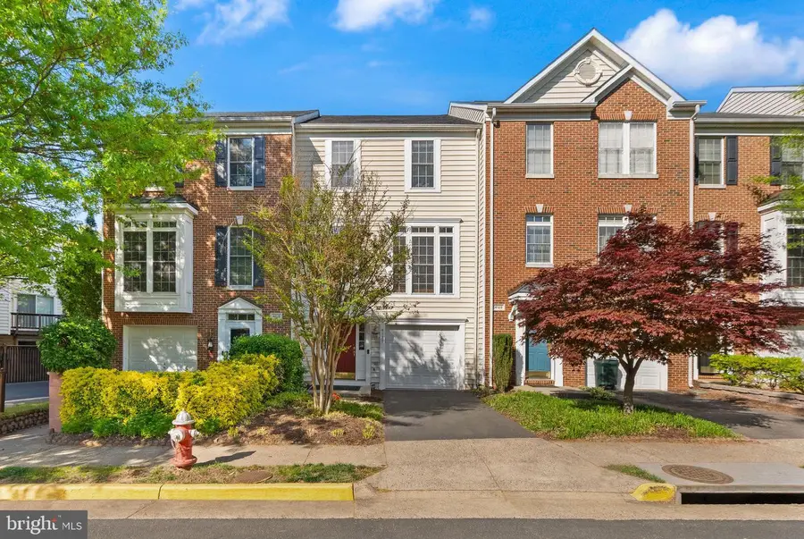 4127 Fairfax Center Creek Dr, Fairfax, VA 22030 - #2
