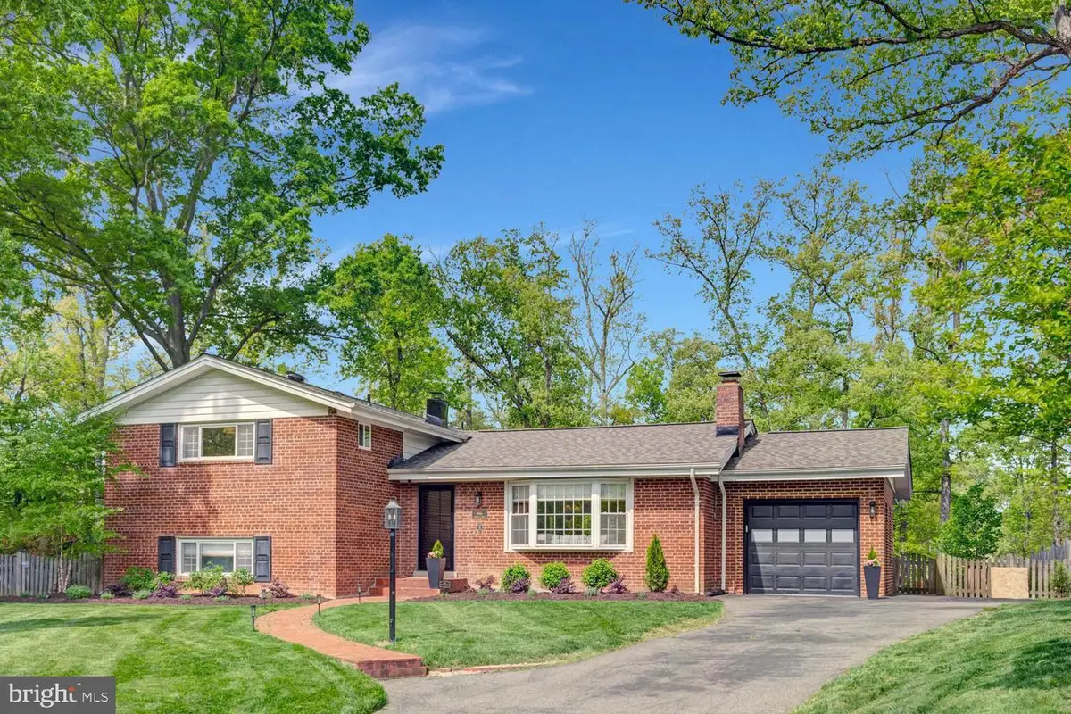 8910 Bordeaux St, Alexandria, VA 22309 - #1