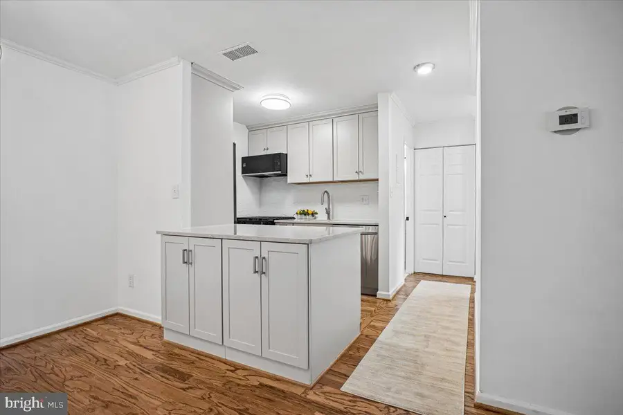 5800 Cove Landing Rd #304, Burke, VA 22015 - #3