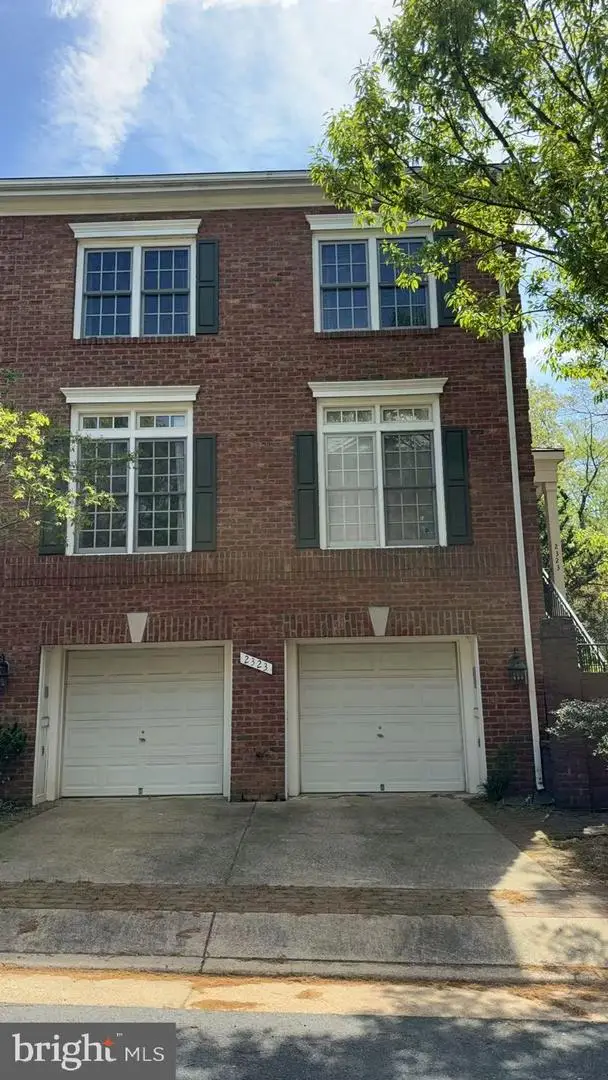 2323 Sawtooth Oak Ct, Vienna, VA 22182 - #1