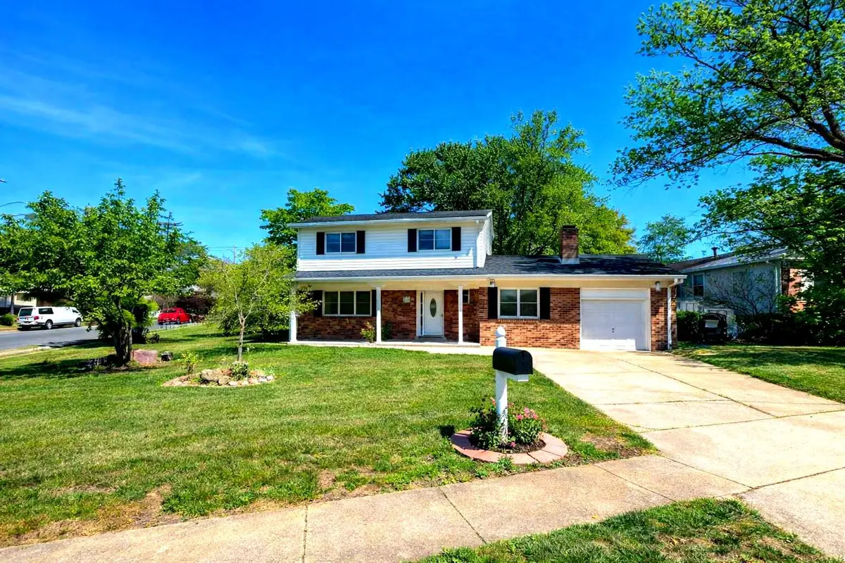 8120 Springfield Village Dr, Springfield, VA 22152 - #1