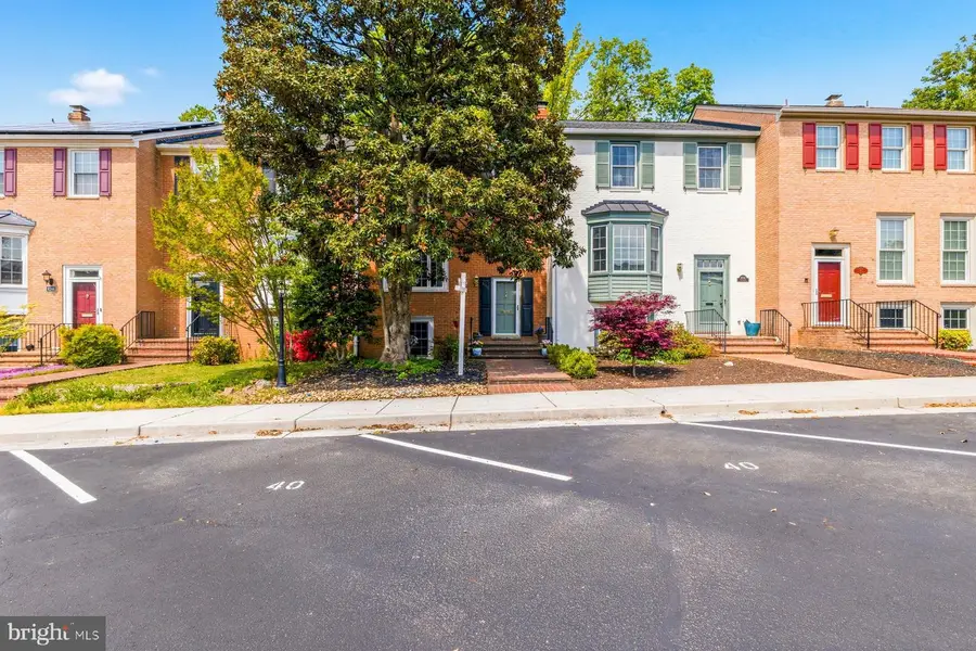 8240 Taunton Pl, Springfield, VA 22152 - #2