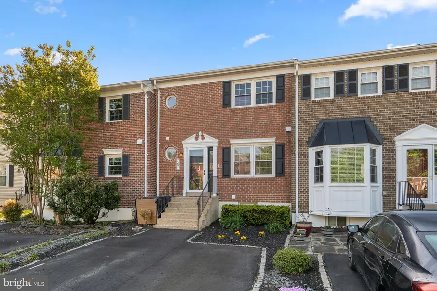 7201 Lake Cove Dr, Alexandria, VA 22315 - #2