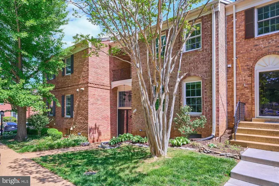 3153 Fairbury Ln, Fairfax, VA 22031 - #2