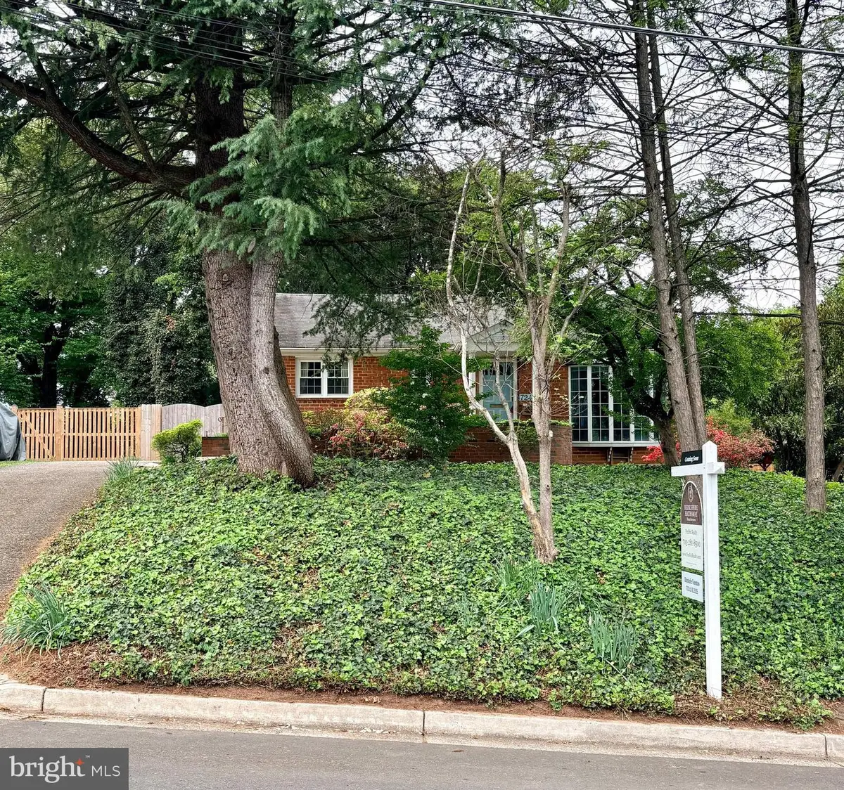 7247 Deborah Dr, Falls Church, VA 22046 - #1