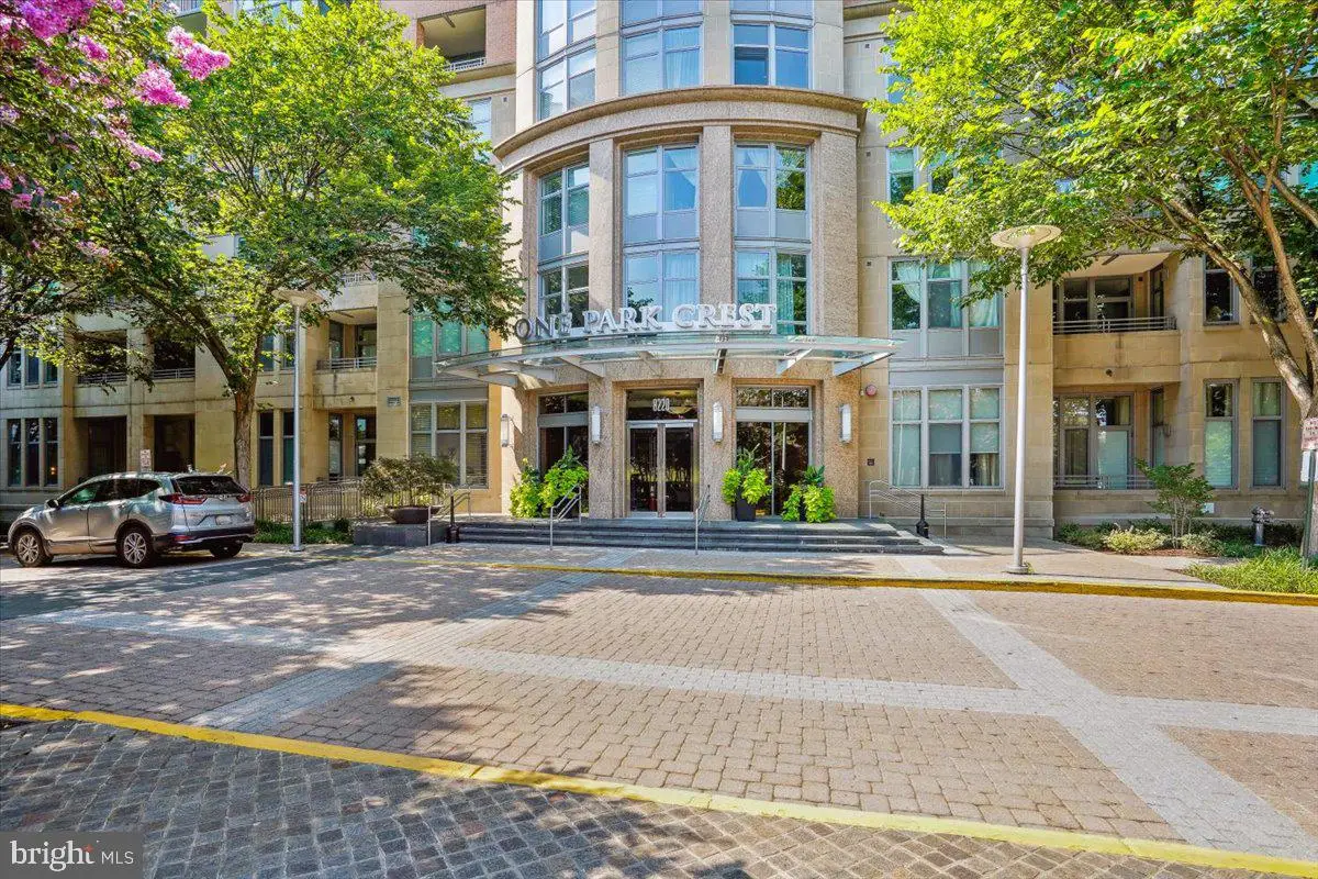 8220 Crestwood Heights Dr #301, McLean, VA 22102 - #1