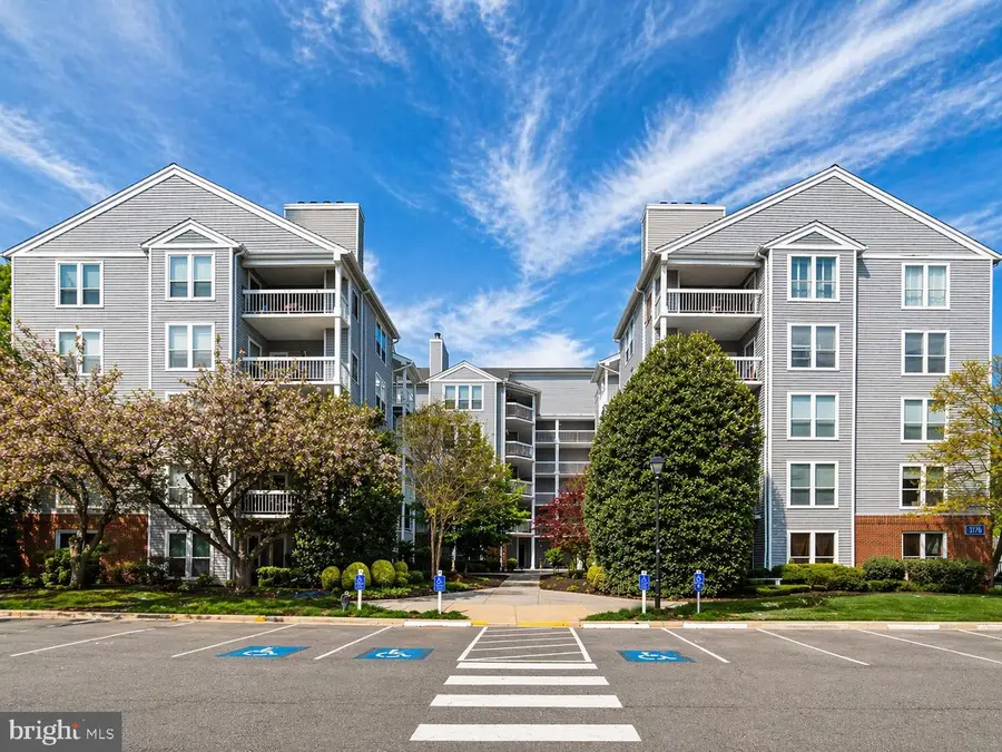 3176 Summit Square Dr #4-a2, Oakton, VA 22124 - #2