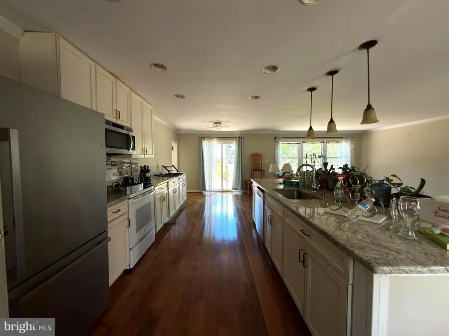 2729 Clarkes Landing Dr, Oakton, VA 22124 - #3
