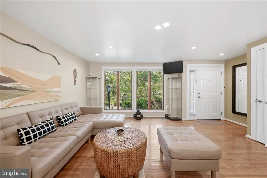 10929 Howland Dr, Reston, VA 20191 - #2