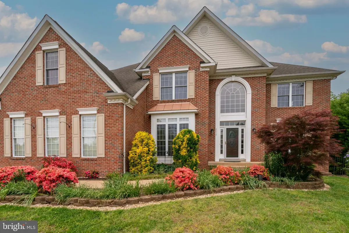 8038 Holland Rd, Alexandria, VA 22306 - #1