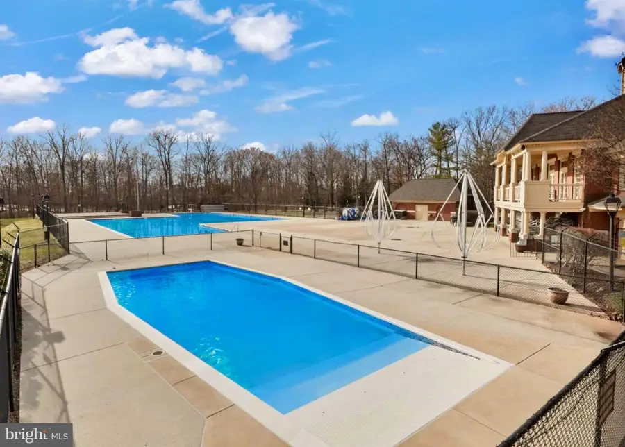 5245 Glen Meadow Rd, Centreville, VA 20120 - #3