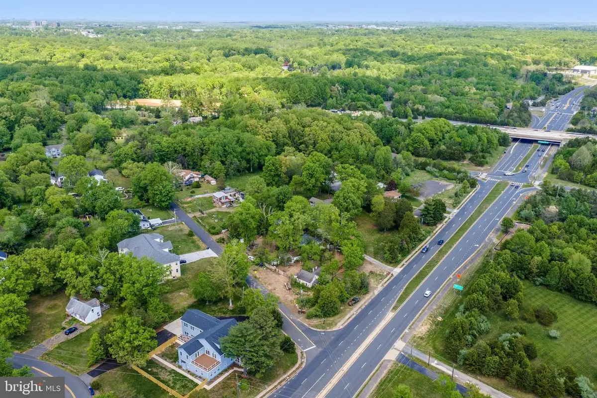 12224 Braddock Rd, Fairfax, VA 22030 - #1