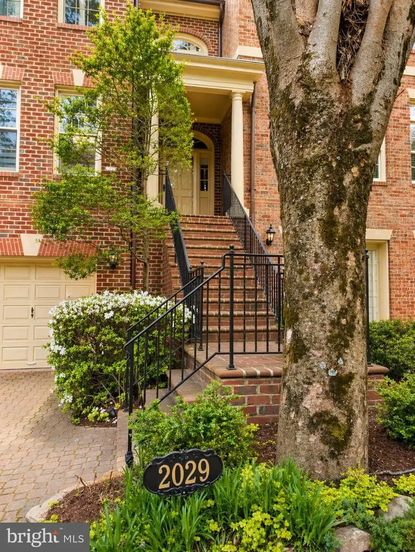 2029 Mayfair Mclean Ct, Falls Church, VA 22043 - #2