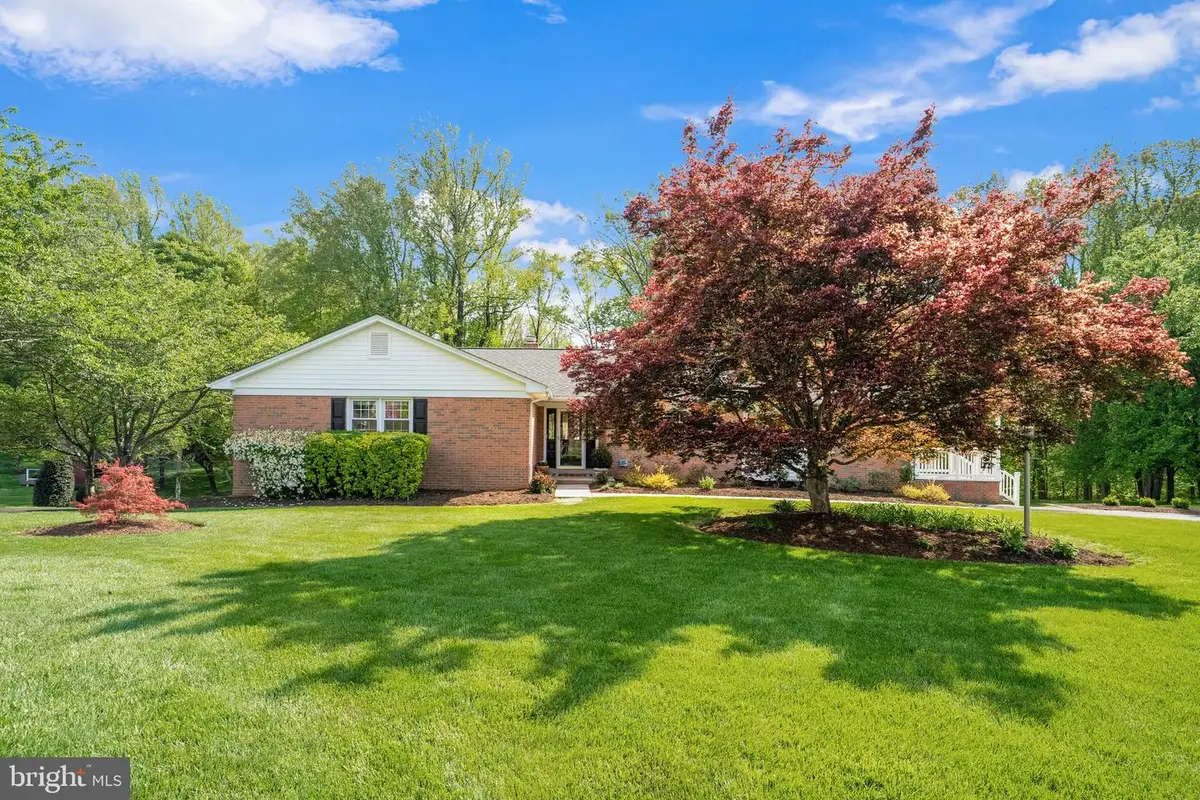 6028 Berwynd Rd, Fairfax, VA 22030 - #1