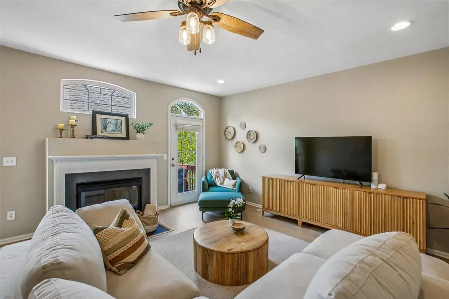 7850 Locust Leaf Ln, Alexandria, VA 22315 - #3