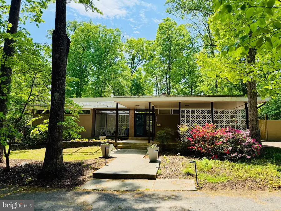 9203 Saint Marks Pl, Fairfax, VA 22031 - #2