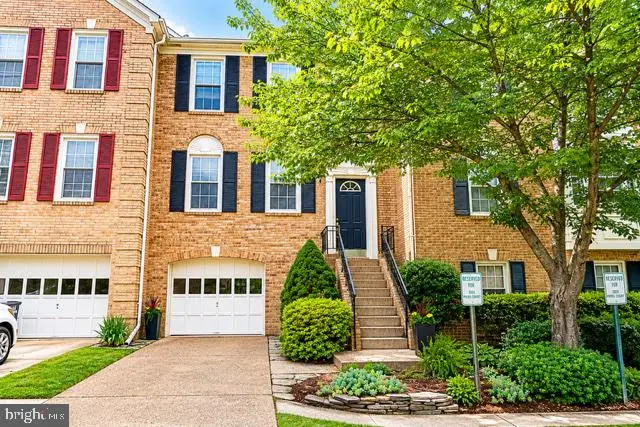 2022 Pieris Ct, Vienna, VA 22182 - #1