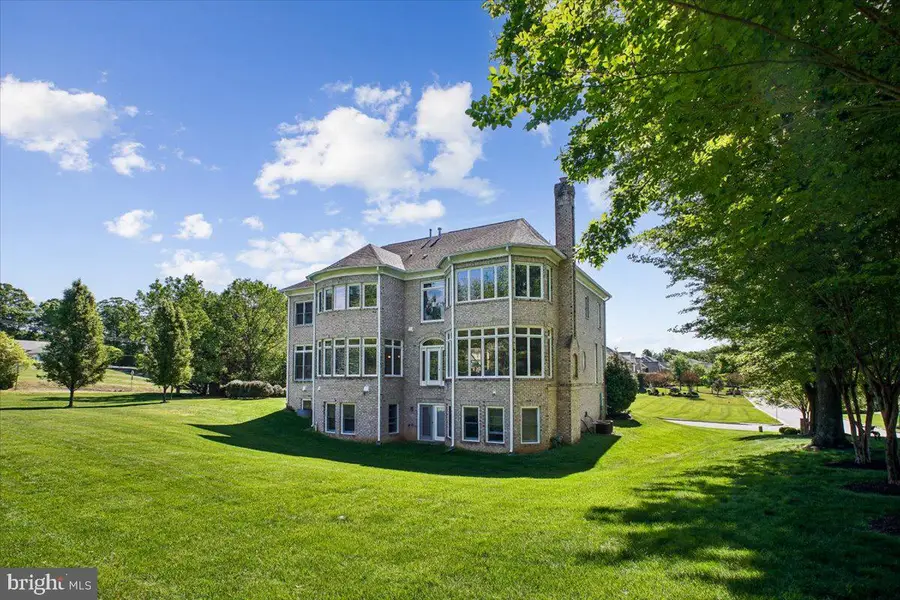 11040 Heathland Dr, Oakton, VA 22124 - #3