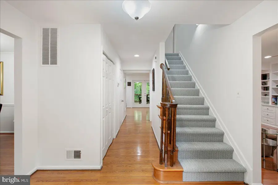 10741 Midsummer Dr, Reston, VA 20191 - #2