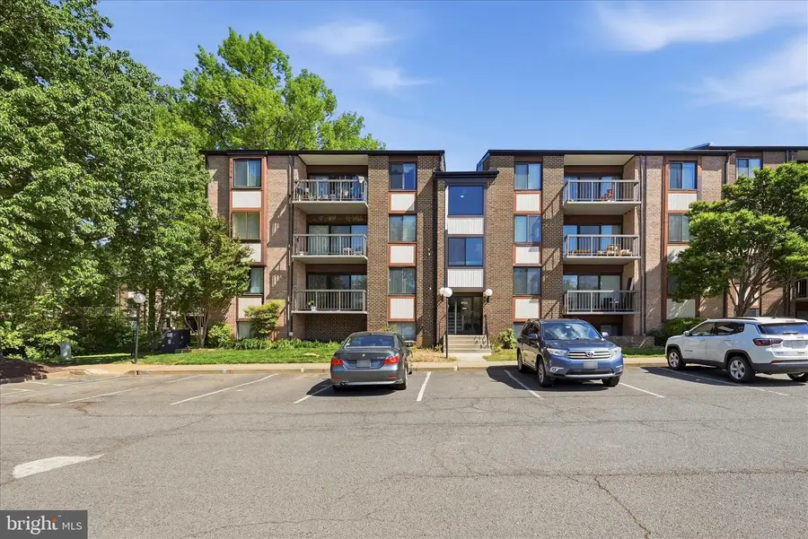 9730 Kingsbridge Dr #303, Fairfax, VA 22031 - #2